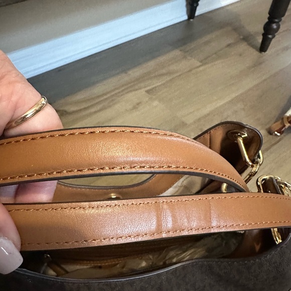 Michael Kors Monogram Shoulder Bag NWT - Picture 8 of 16